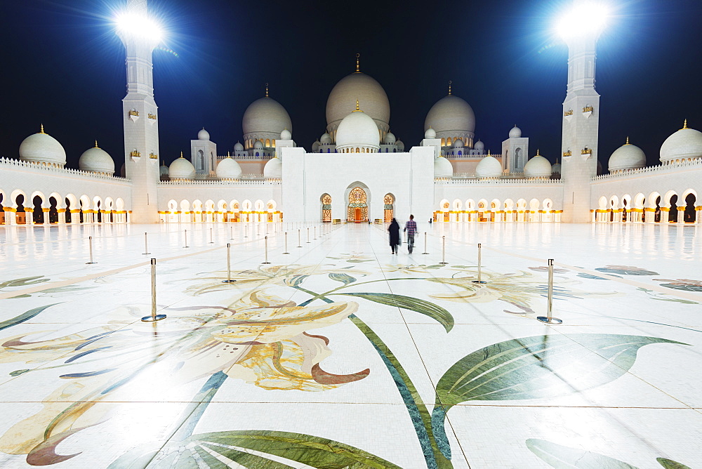 Sheikh Zayed Grand Mosque at night, Abu Dhabi, United Arab Emirates, Middle East