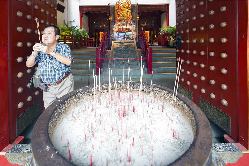 Incense burning, Buddha Tooth Relic Temple, Singapore, Southeast Asia, Asia