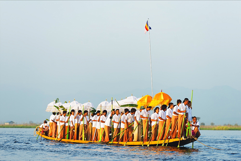 Ceremonial boat, Phaung Daw Oo Pagoda Festival, Inle Lake, Shan State, Myanmar (Burma), Asia