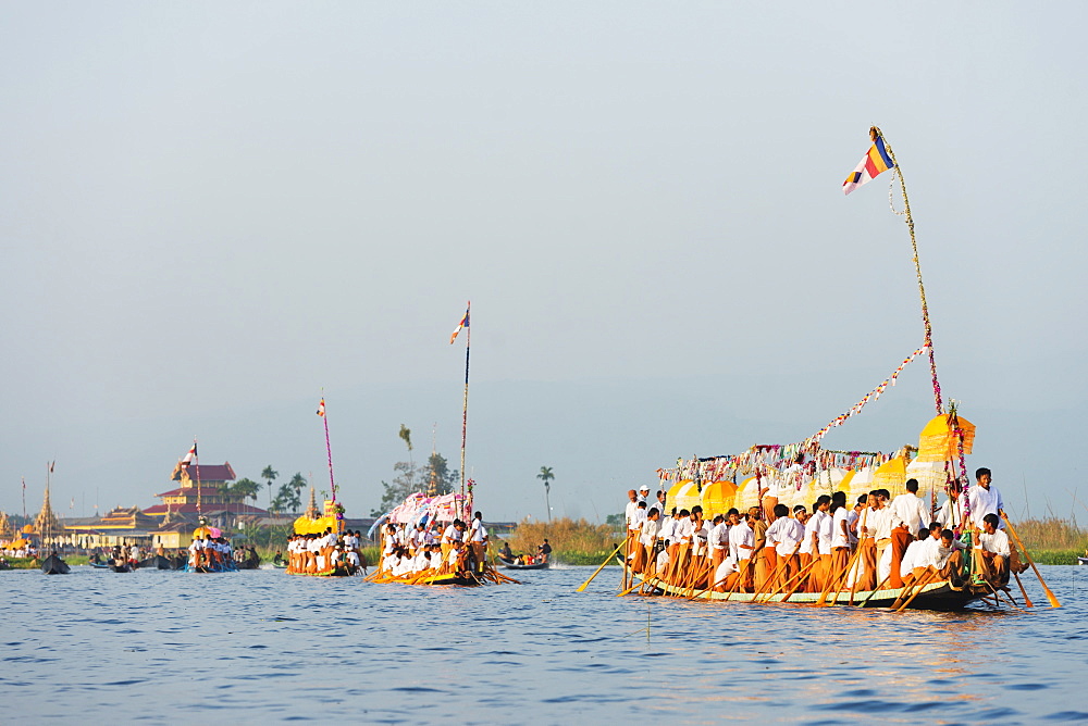 Ceremonial boat, Phaung Daw Oo Pagoda Festival, Inle Lake, Shan State, Myanmar (Burma), Asia