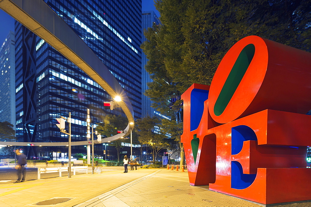 Love sculpture by Robert Indiana, Shinjuku, Tokyo, Honshu, Japan, Asia