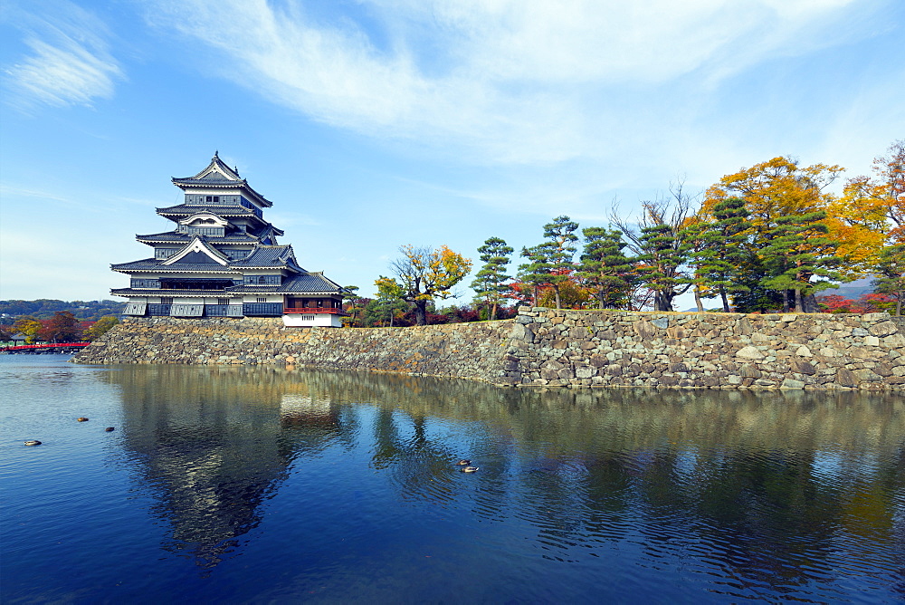 Matsumoto Castle (The Crow Castle) built in 1594, Matsumoto, Nagano Prefecture, Honshu, Japan, Asia