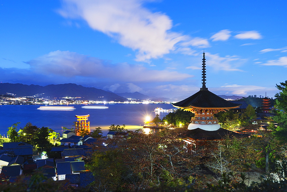 Pagoda at Itsukushima jinja Shinto Shrine, UNESCO World Heritage Site, Miyajima Island, Hiroshima Prefecture, Honshu, Japan, Asia