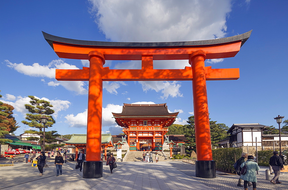 Torii gate at Fushimi Inari Jinja, Shinto shrine, UNESCO World Heritage Site, Kyoto, Honshu, Japan, Asia