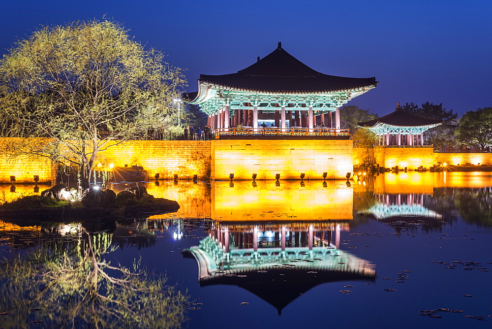 Anapji pond, Imhaejeon site, UNESCO World Heritage Site, Geongju, Gyeongsangbuk-do, South Korea, Asia