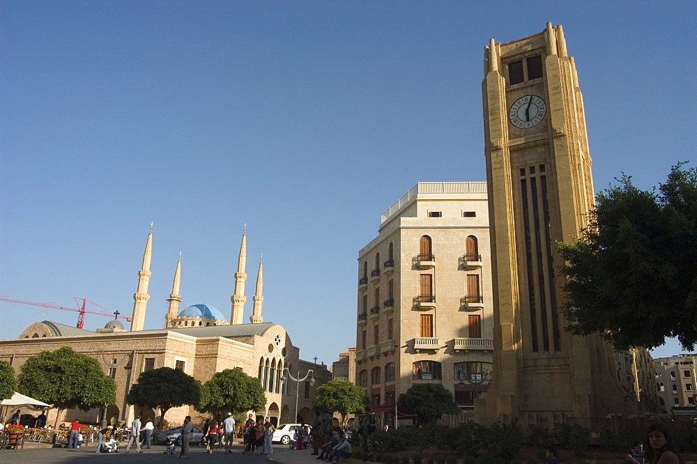 Clock tower in Place d'Etoile (Nejmeh Square), new mosque behind, downtown, Beirut, Lebanon, Middle East