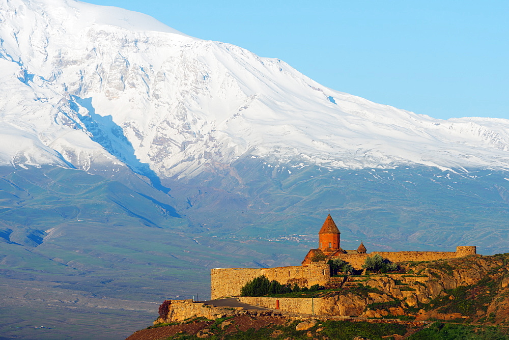 Khor Virap Monastery, and Mount Ararat, 5137m, highest mountain in Turkey photographed in Armenia, Caucasus, Central Asia, Asia