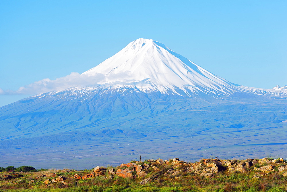 Lesser Ararat, 3925m, near Mount Ararat in Turkey photographed from Armenia, Caucasus, Central Asia, Asia