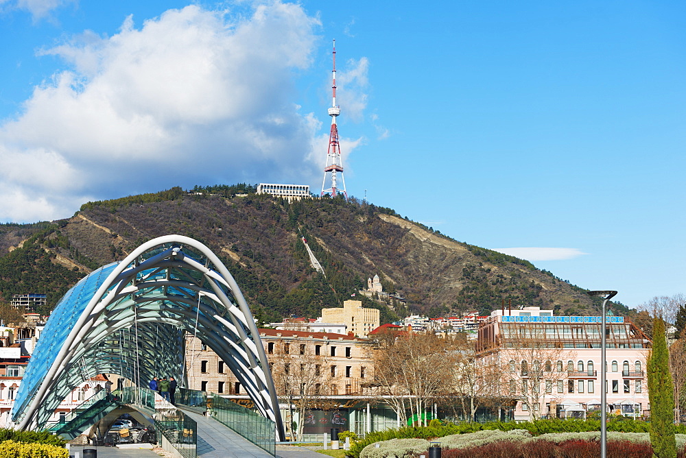 Bridge of Peace on Mtkvari River, Tbilisi, Georgia, Caucasus, Central Asia, Asia