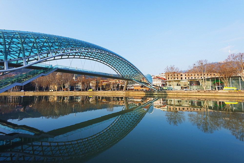 Bridge of Peace on Mtkvari River, Tbilisi, Georgia, Caucasus, Central Asia, Asia