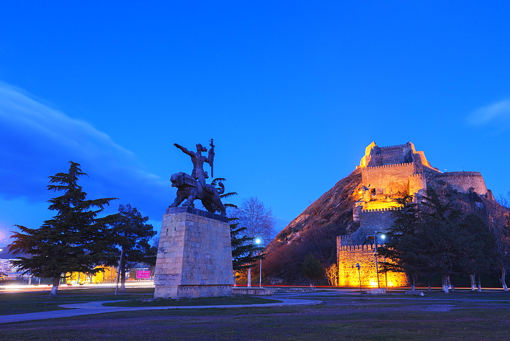 Gori Castle and Lomtchabuki statue, Gori, Shida Kartli, Georgia, Caucasus, Central Asia, Asia