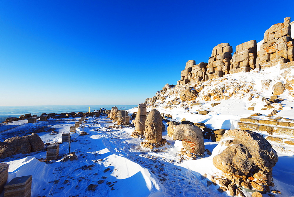 Antiochos Sanctuary, eastern entrance, Nemrut Dagi (Mount Nemrut), UNESCO World Heritage Site, Anatolia, Turkey, Asia Minor, Eurasia