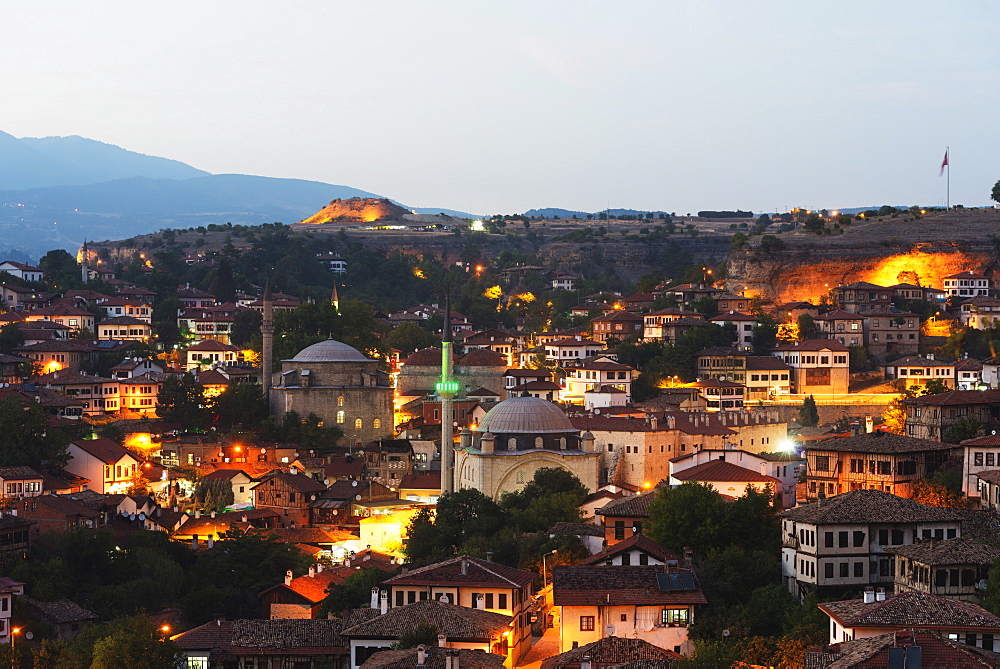 Old Ottoman town houses and Izzet Pasar Cami Mosque, UNESCO World Heritage Site, Safranbolu, Central Anatolia, Turkey, Asia Minor, Eurasia