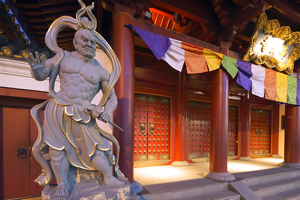 Guardian statue, Buddha Tooth Relic temple, Chinatown, Singapore, Southeast Asia, Asia