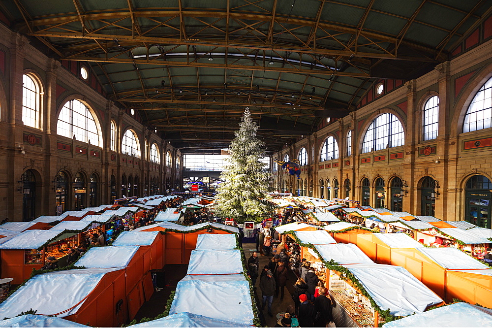 Christmas market at Zurich train station, Zurich, Switzerland, Europe