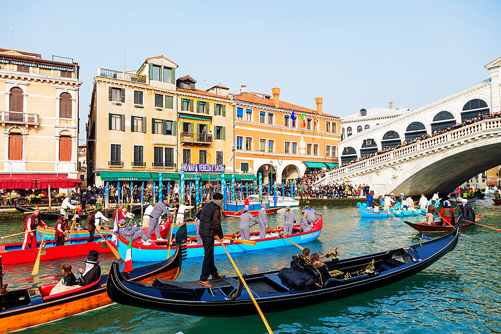 Venice Carnival, opening day parade on the Grand Canal at Rialto Bridge, Venice, UNESCO World Heritage Site, Veneto, Italy, Europe