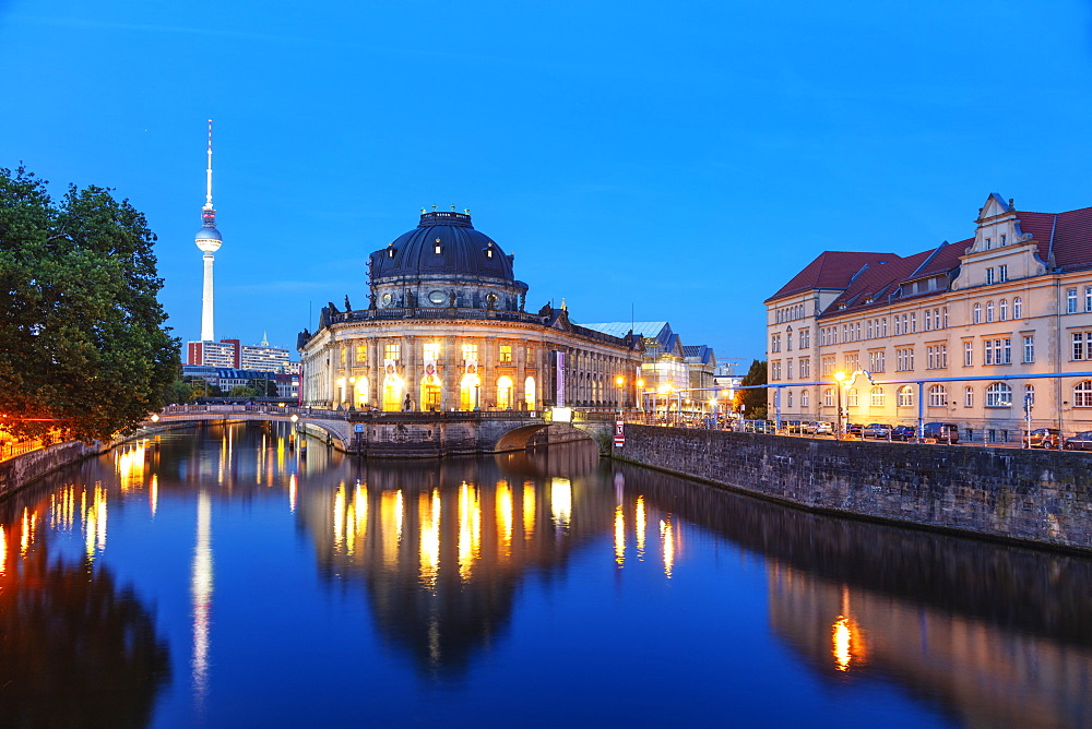 Spree River, Baroque style Bode Museum by Ernst von Ihne 1904, Museum Island, UNESCO World Heritage Site, Berlin, Brandenburg, Germany, Europe