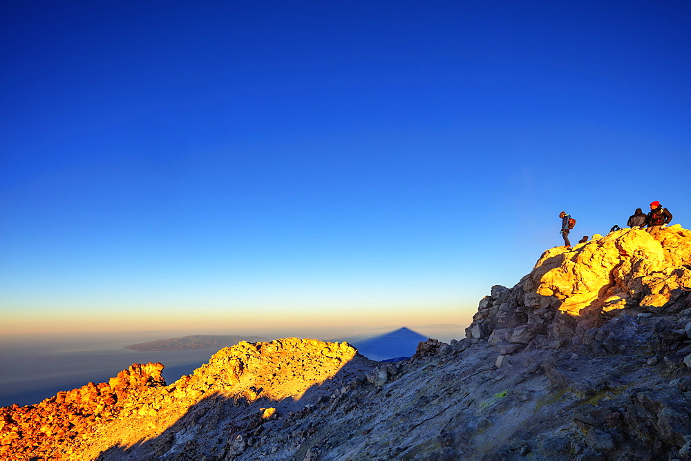 Pico del Teide, 3718m, the highest mountain in Spain, Teide National Park, UNESCO World Heritage Site, Tenerife, Canary Islands, Spain, Atlantic, Europe