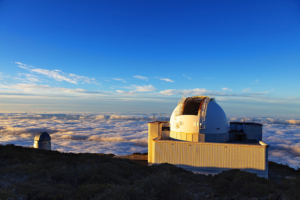 Telescope observatory, Caldera de Taburiente National Park, UNESCO Biosphere Site, La Palma, Canary Islands, Spain, Atlantic, Europe