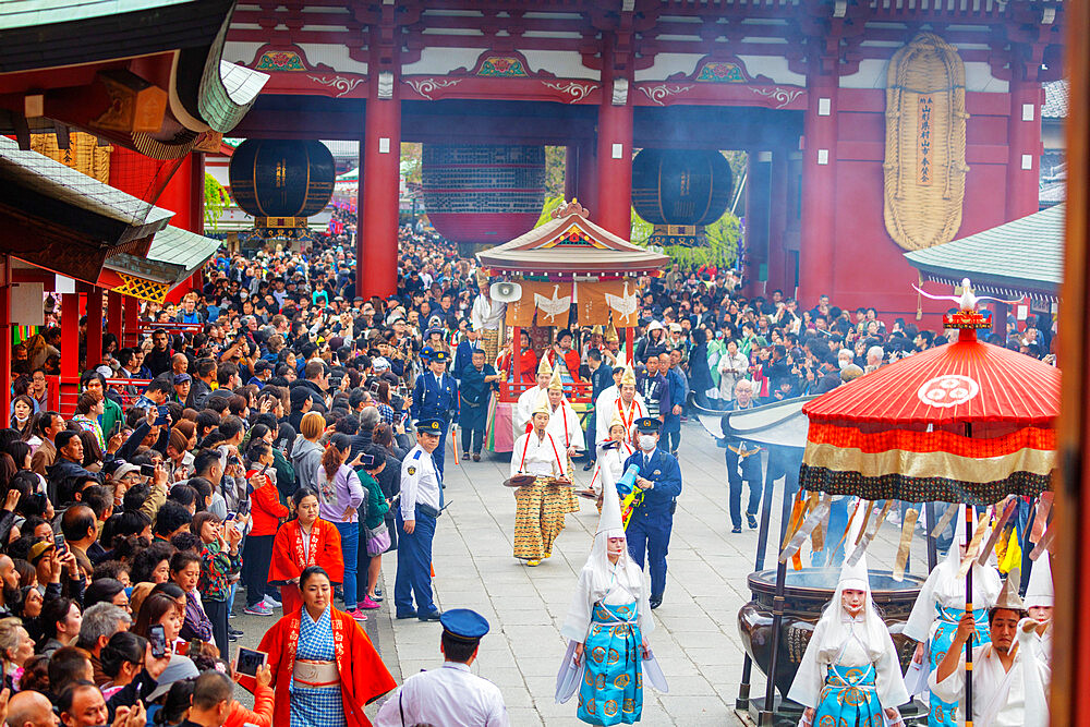 Asia, Japan, Tokyo, Asakusa, Sensoji temple, Hakucho White Swan festival