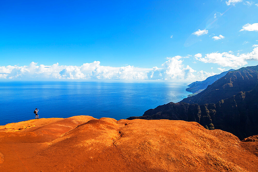 Hiker, Napali coast, Kokee State Park, Kauai Island, Hawaii, United States of America, North America