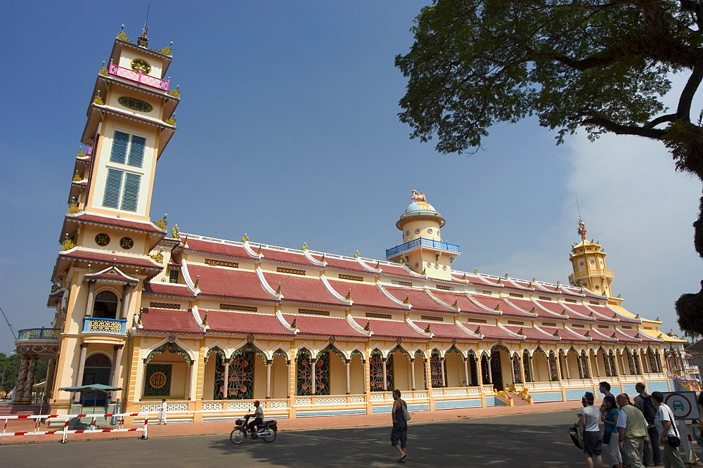 Cao Dai Temple, Tay Ninh, north of Ho Chi Minh City (Saigon), South Vietnam, Southeast Asia, Asia