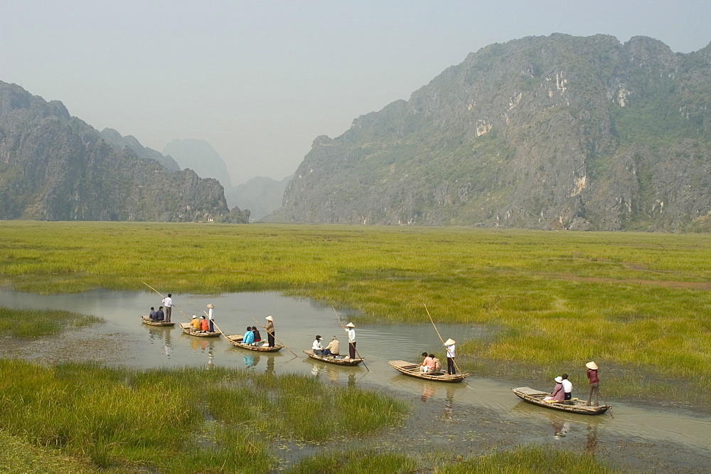 Punting boats on delta river, limestone mountain scenery, Van Long, Ninh Binh, south of Hanoi, North Vietnam, Southeast Asia, Asia