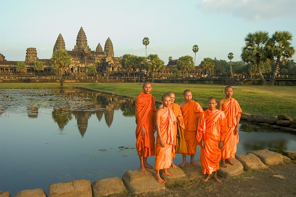 Monks at Angkor Wat Temple, UNESCO World Heritage Site, Siem Reap, Cambodia, Southeast Asia, Asia