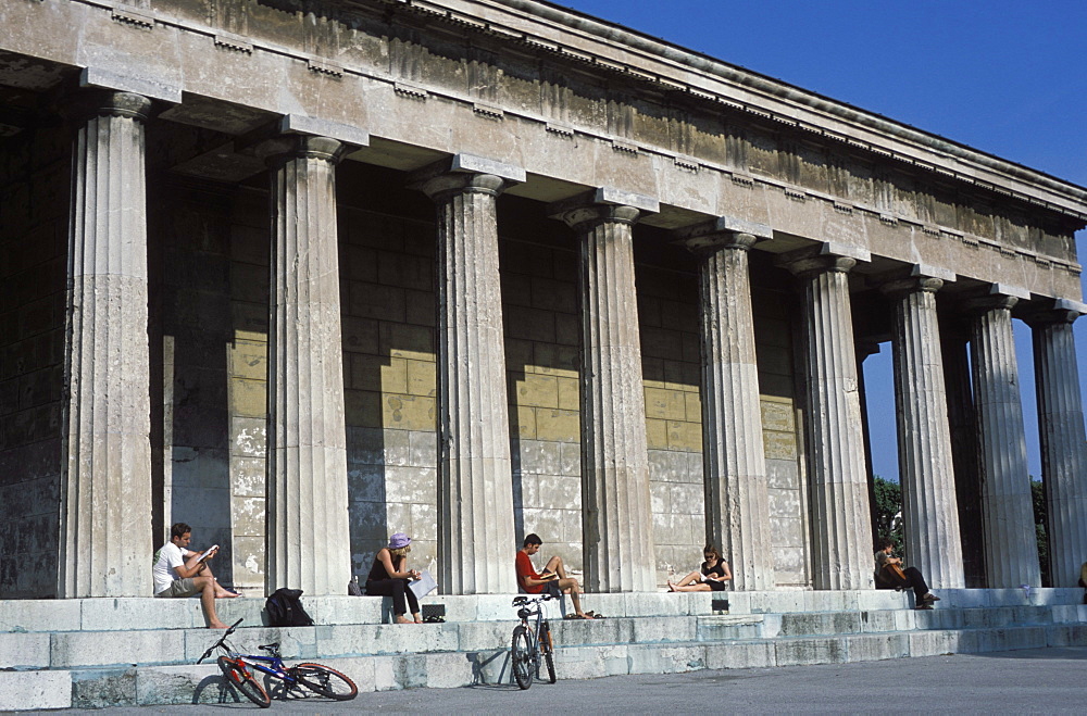 Colonnade on the exterior of the Temple of Theseus, Volksgarten Park, Innere Stadt, Vienna, Austria, Europe