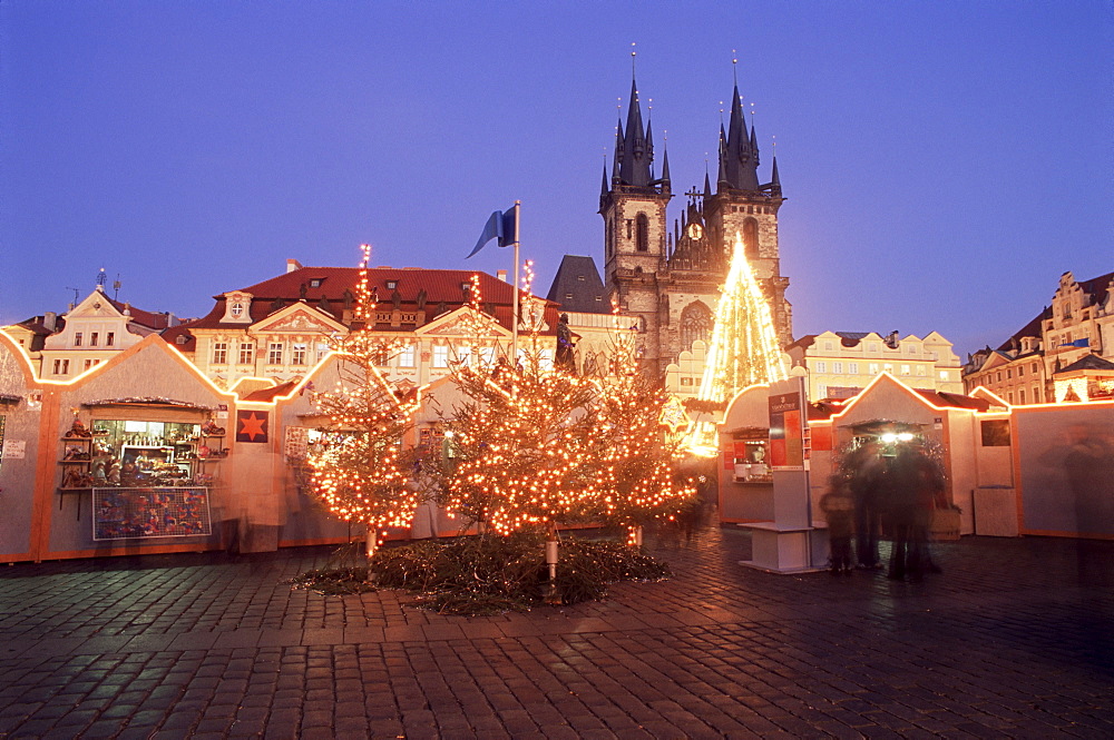 Christmas market and tree with Gothic Church of our Lady before Tyn at Staromestske namesti (Old Town Square), Stare Mesto, Prague, Czech Republic, Europe