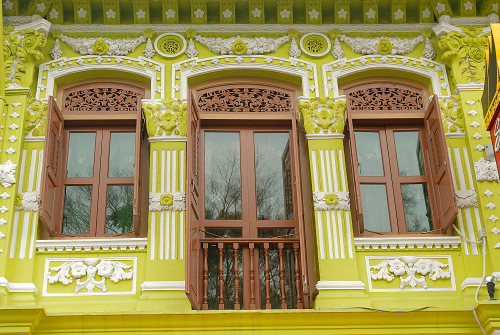 Facade of traditional Singaporean colonial building in Arab Quarter, Colonial District, Singapore, Southeast Asia, Asia