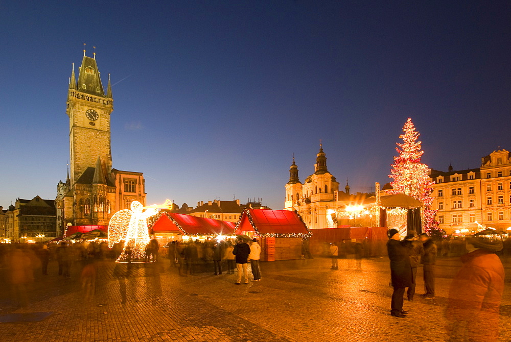 Christmas market at Staromestske (Old Town Square) with Gothic Old Town Hall, Stare Mesto (Old Town), UNESCO World Heritage Site, Prague, Czech Republic, Europe