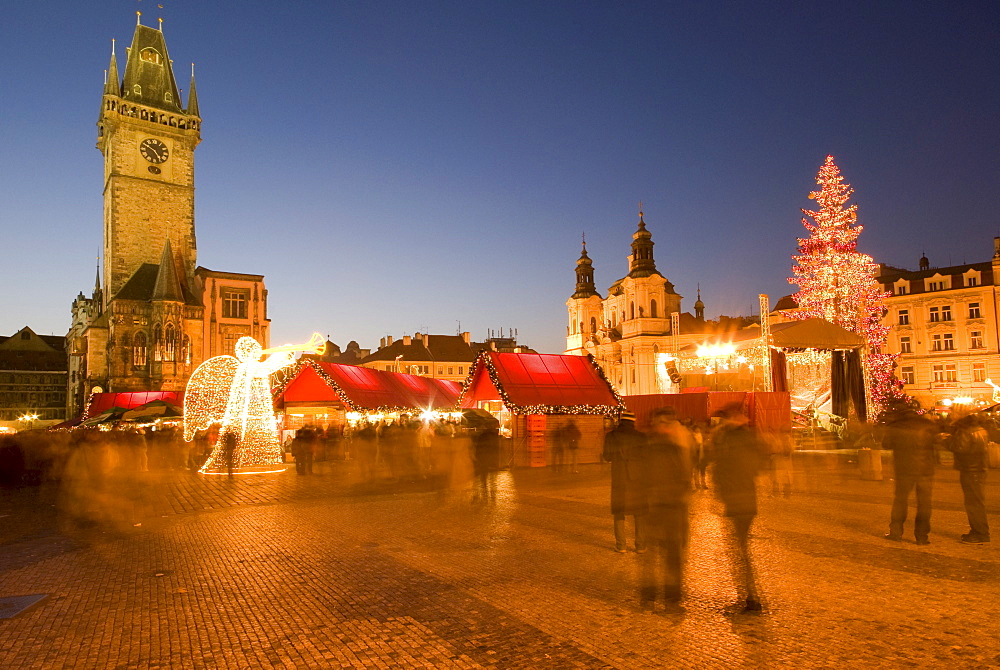 Christmas market at Staromestske (Old Town Square) with Gothic Old Town Hall, Stare Mesto (Old Town), UNESCO World Heritage Site, Prague, Czech Republic, Europe