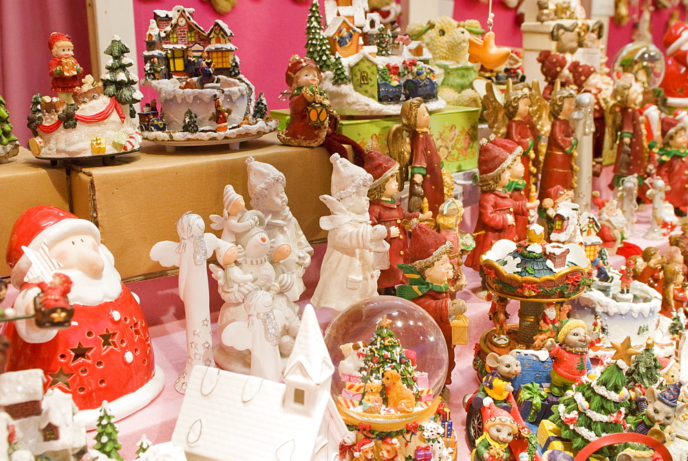 Christmas decorations stall, Christkindlmarkt (Christmas Market) at Rathausplatz, Innere Stadt, Vienna, Austria, Europe