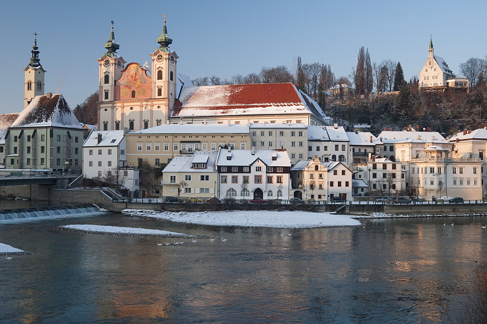 Baroque Michaelerkirche church dating from 1635 and buildings at confluence of Steyr and Enns rivers at sunset, Steyr, Oberosterreich (Upper Austria), Austria, Europe