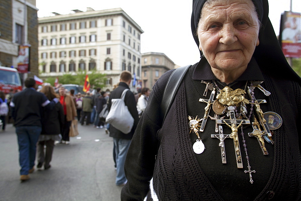 A Polish nun going to the Beatification of Pope John Paul II, Vatican, Rome, Lazio, Italy, Europe