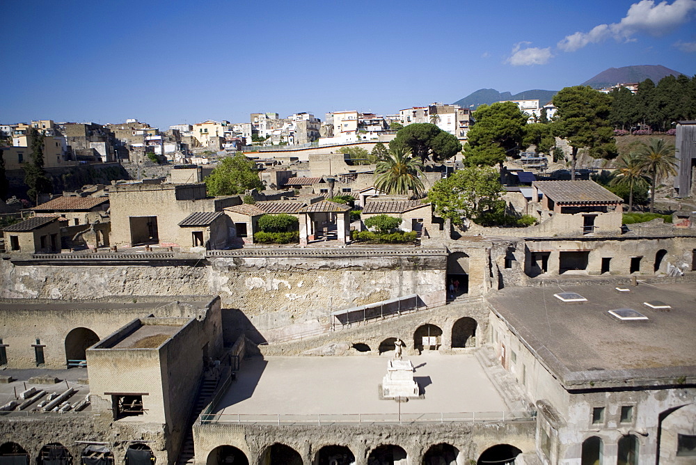 View over the Ecolano excavations with Mount Vesuvius in the background, Herculaneum, UNESCO World Heritage Site, Campania, Italy, Europe