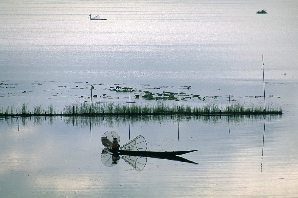 Fisherman, Inle Lake, Shan State, Myanmar (Burma), Asia