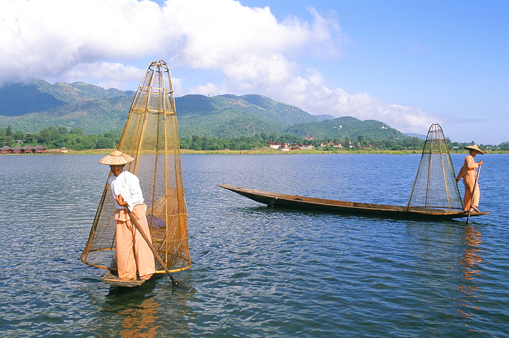 Fisherman, Inle Lake, Shan State, Myanmar (Burma), Asia