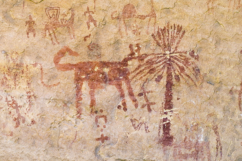 Prehistoric rock paintings, Wadi Teshuinat, Akakus, Sahara desert, Fezzan, Libya, North Africa, Africa