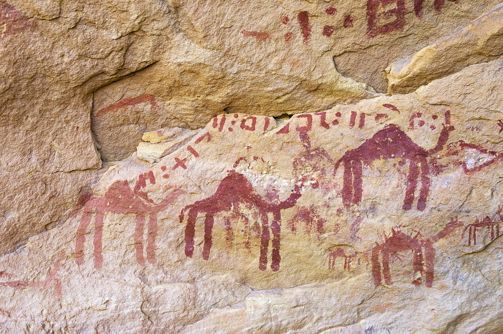 Prehistoric rock paintings, Wadi Teshuinat, Akakus, Sahara desert, Fezzan, Libya, North Africa, Africa