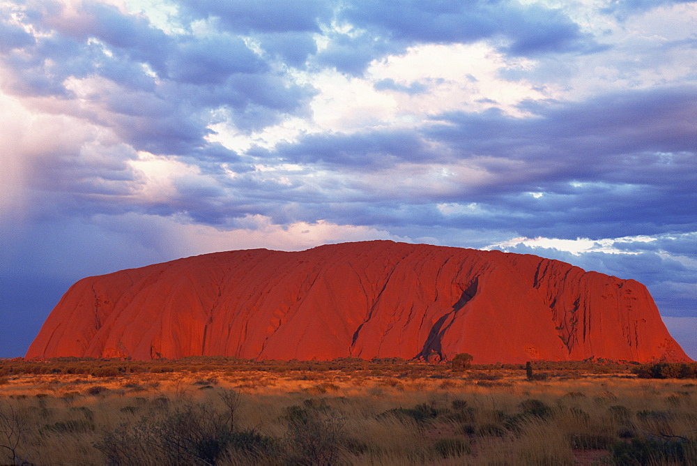 Uluru (Ayers Rock), Uluru-Kata Tjuta National Park, UNESCO World Heritage Site, Northern Territory, Australia, Pacific