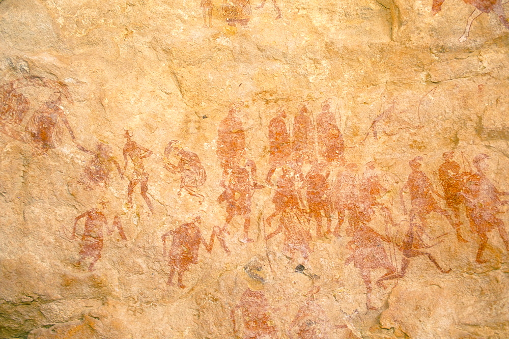 Primitive cave painting, Akakus, Sahara desert, Fezzan, Libya, North Africa, Africa