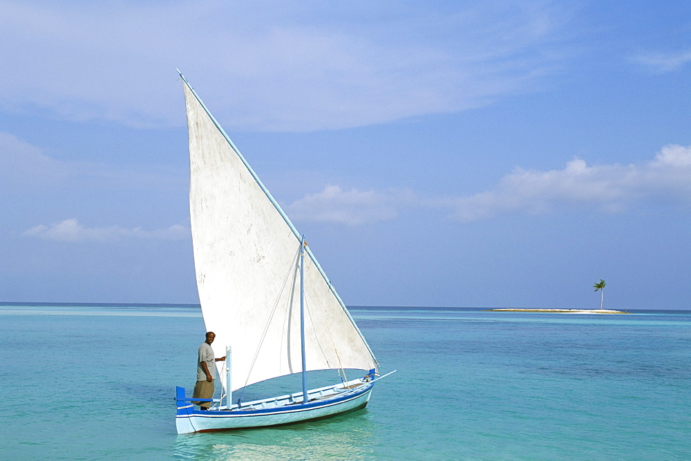 Dhoni and sandbar, Lankanfushi Island, North Male Atoll, Maldives, Indian Ocean, Asia