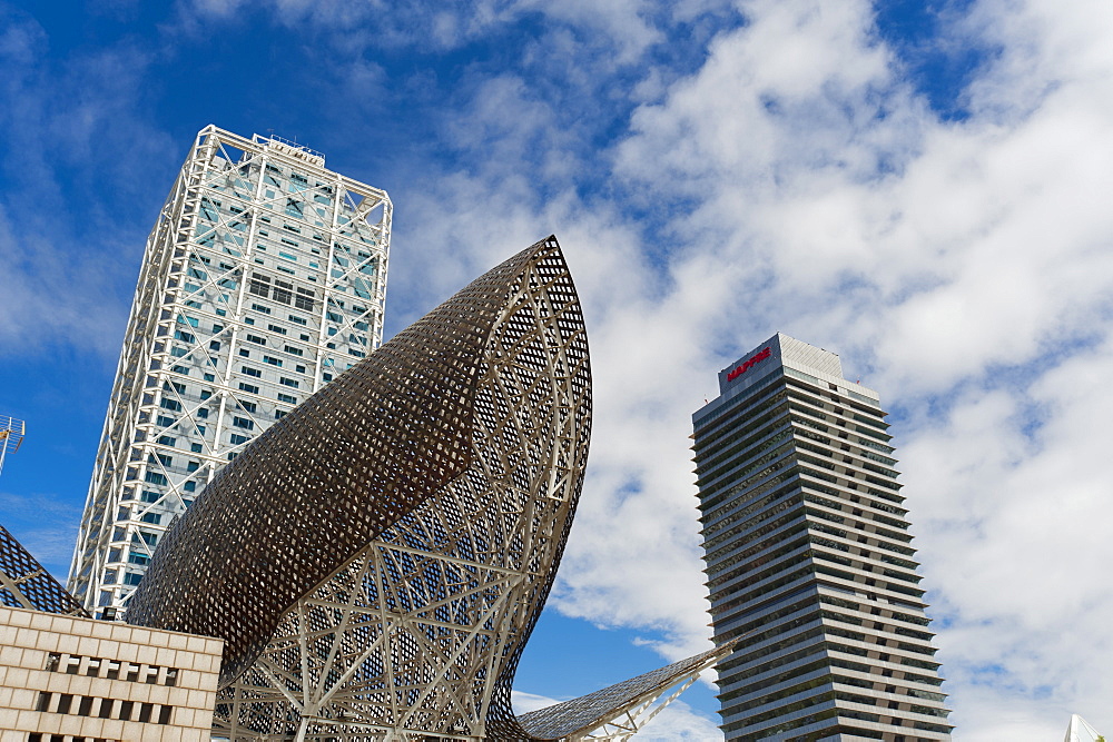 Golden fish by Frank Owen Gehry, Hotel Arts and Mapfre Tower, Olympic Harbour, La Barceloneta district, Barcelona, Catalonia, Spain, Europe