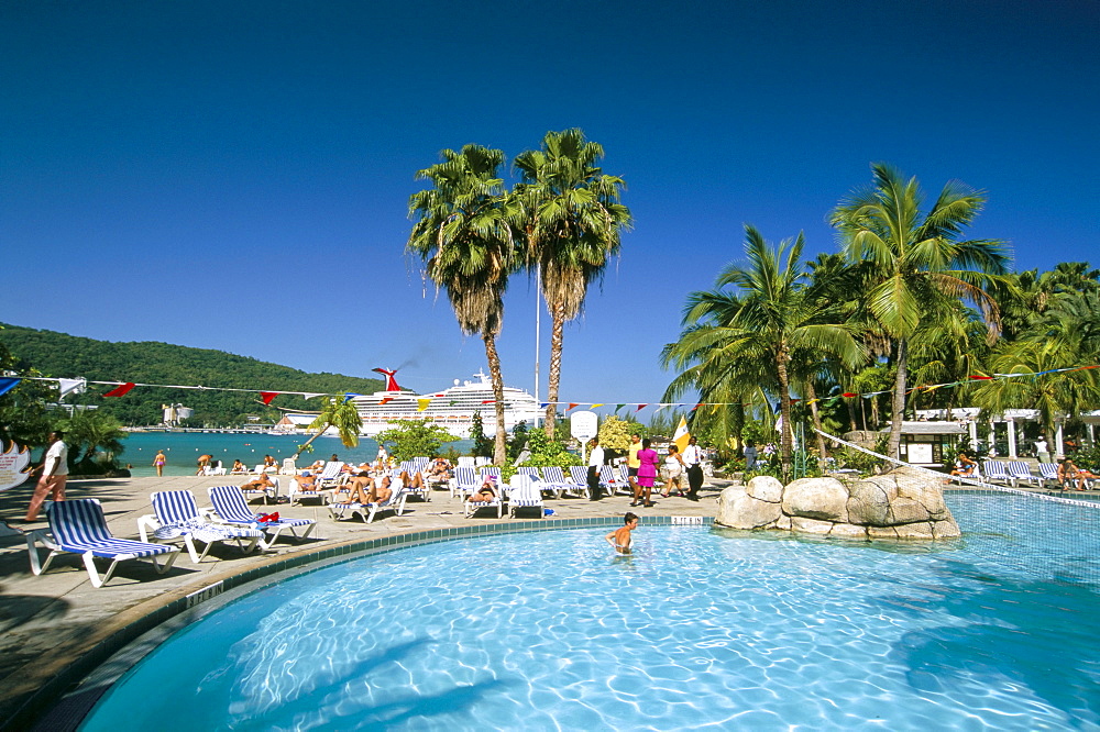 Swimming pool, Jamaica Grande Hotel, Ocho Rios, Jamaica, West Indies, Central America