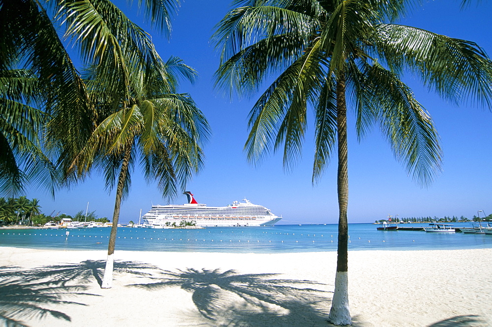 Cruise ship, Ocho Rios, Jamaica, West Indies, Central America