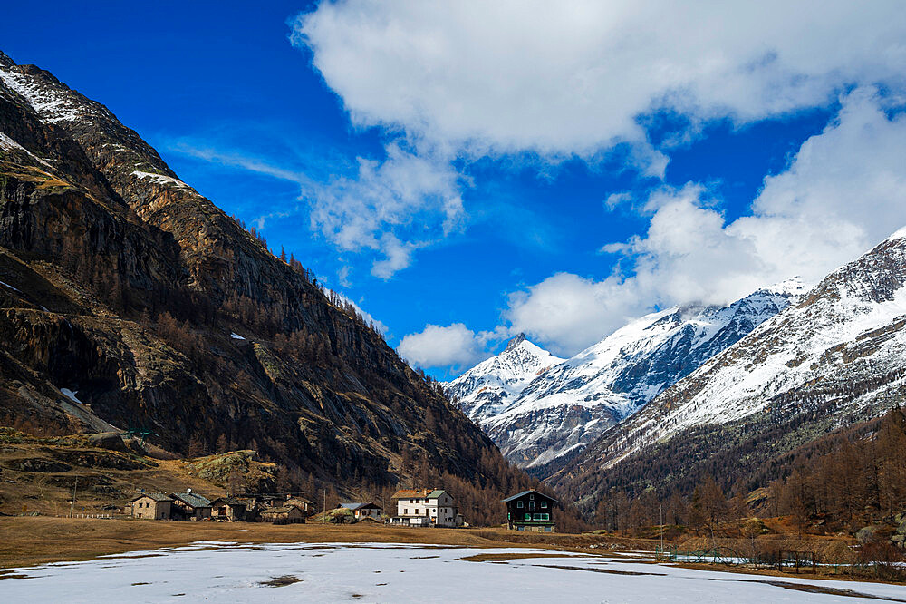 The village of Pont, Gran Paradiso National Park, Aosta Valley, Italy, Europe