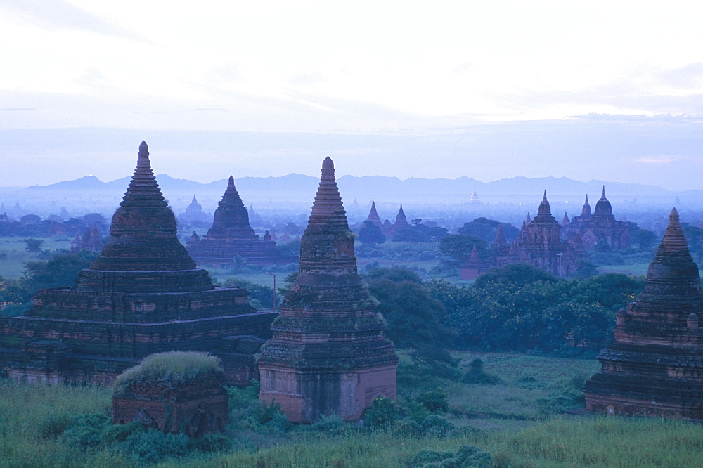 Buddhist temples at dawn, Bagan (Pagan) archaeological site, Mandalay Division, Myanmar (Burma), Asia