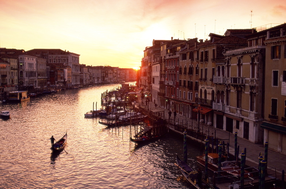 The Grand Canal at sunset, Venice, UNESCO World Heritage Site, Veneto, Italy, Europe